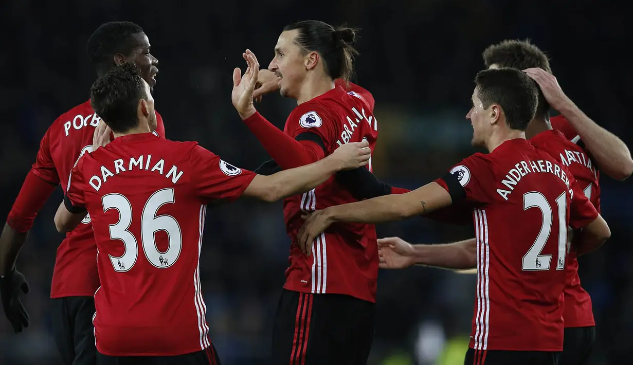 6. Zlatan Ibrahimovic (Manchester United) - 8 Gol. (Reuters/Andrew Yates)