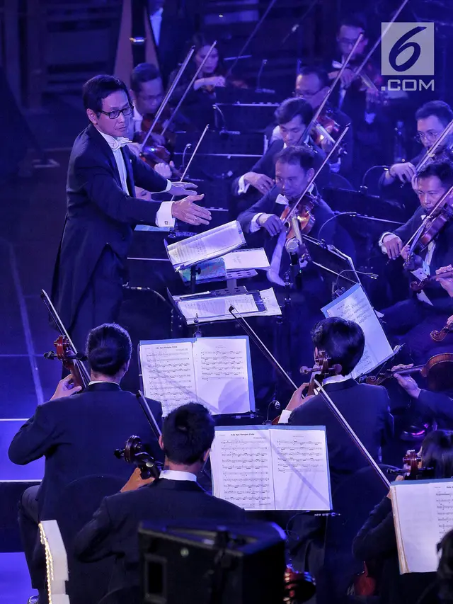 Addie Ms Konser Outdoor di Avenue of The Stars