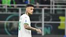 Gianluca Scamacca - Penampilan apik penyerang Sassuolo ini membuat banyak klub tertarik memakai jasanya termasuk Inter Milan. Skuad Simone Inzaghi ini dikabarkan mempersiapkan sang pemain sebagai suksesor Edin Dzeko yang semakin menua. (AFP/Isabella Bonotto)