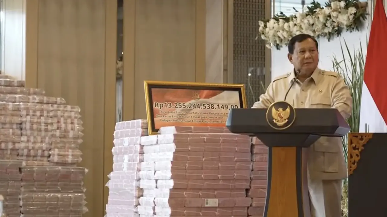 Presiden Prabowo saksikan penyerahan uang Rp 13 Triliun hasil korupsi CPO ke negara
