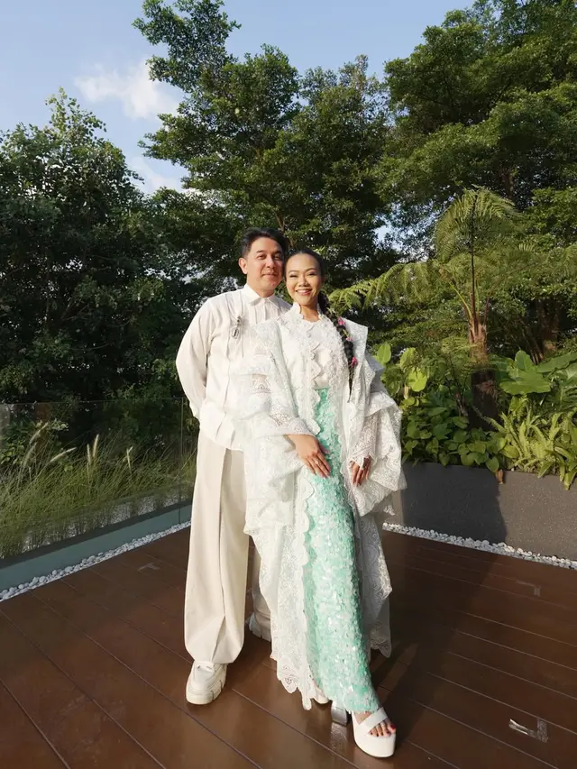 Potret Serasi Pasutri Selebriti Rayakan Lebaran, dari Angga Yunanda-Shenina Cinnamon hingga Yura Yunita-Donne Maula