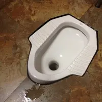 Kalau berpelesir ke Cina, toilet terbuka jadi 'culture shock' bagi para turis.