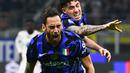 Tertinggal 1-2 di babak pertama, Il Nerazzurri bangkit. Di menit ke-64, tendangan Hakan Calhanoglu bersarang di sudut kiri gawang Monza. Skor imbang 2-2. (Isabella BONOTTO/AFP)