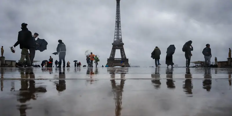 Suasana Menara Eifel di Tengah Berlanjutnya Aksi Mogok Kerja