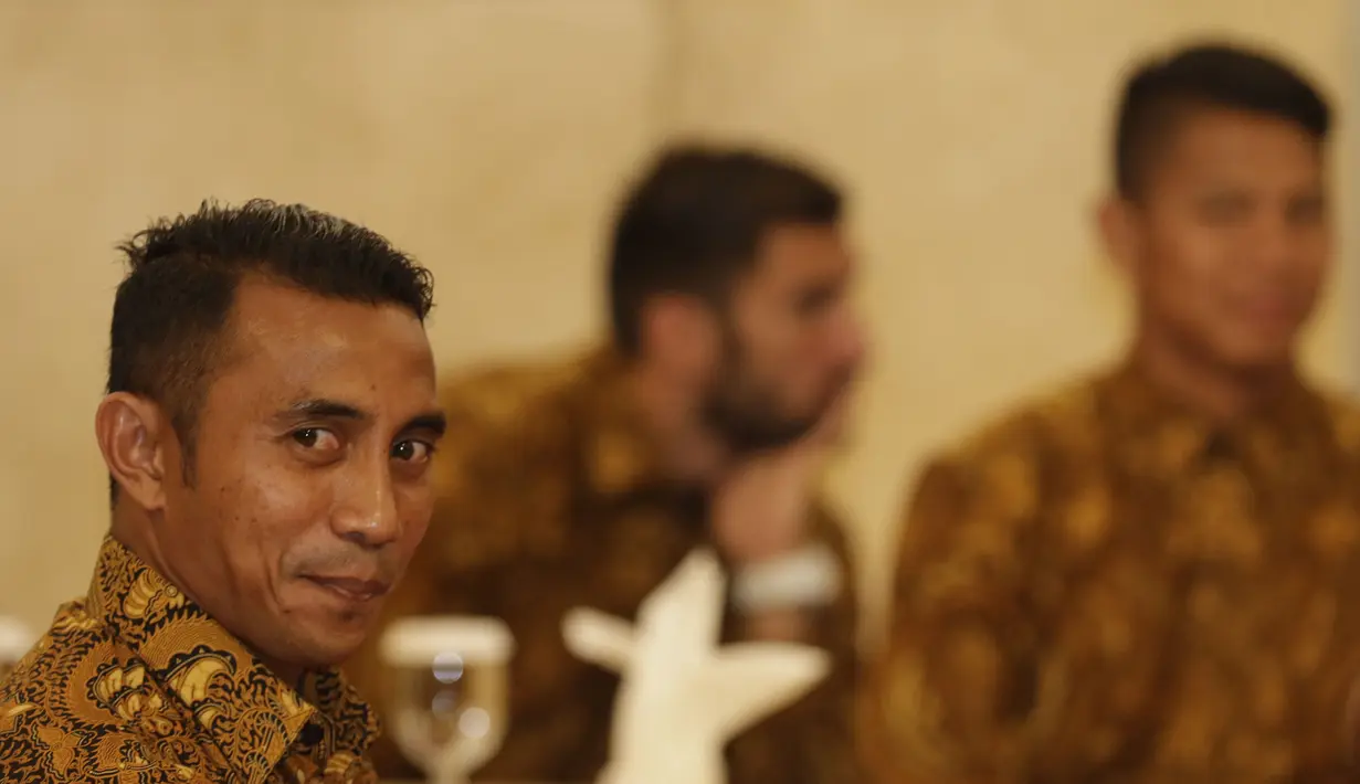 Gelandang Persib Bandung, Firman Utina menghadiri jamuan makan malam bersama Presiden Joko Widodo di Istana Negara, Jakarta, Senin (19/10/2015). (Bola.com/Vitalis Yogi Trisna)
