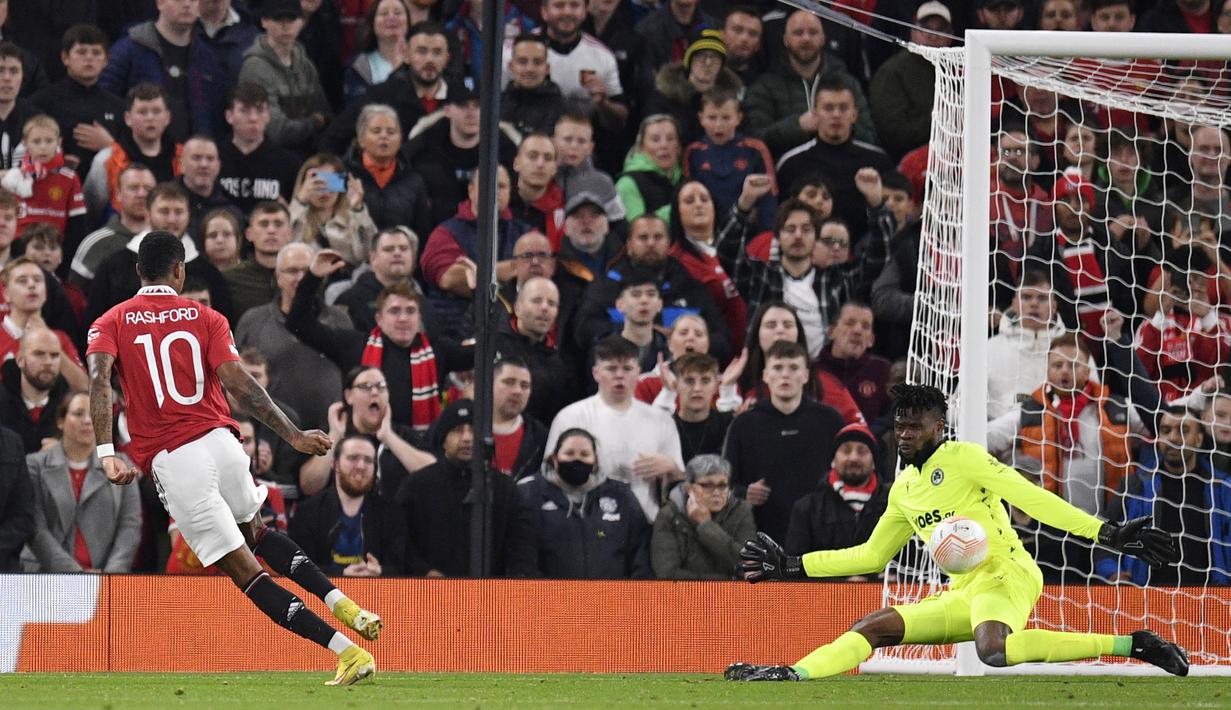 Manchester United harus bersusah payah mengalahkan Omonia Nicosia dengan skor tipis 1-0 di Old Trafford, Jumat (14/10/2022). (AFP/Oli Scarff)