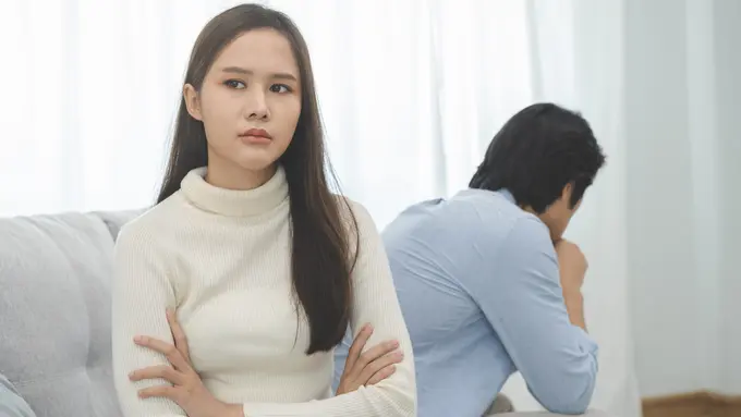 perempuan dan pasangan oktober kesal