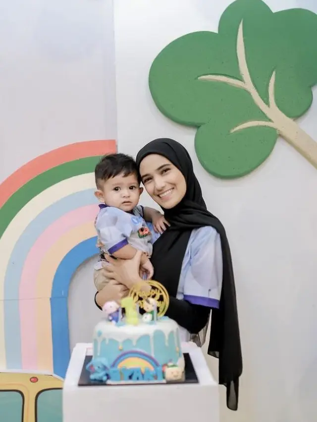 Potret Baihaqqi Syaki Ramadhan saat memasuki usia 1 tahun (Sumber: Instagram/nadyamustikarahayu)