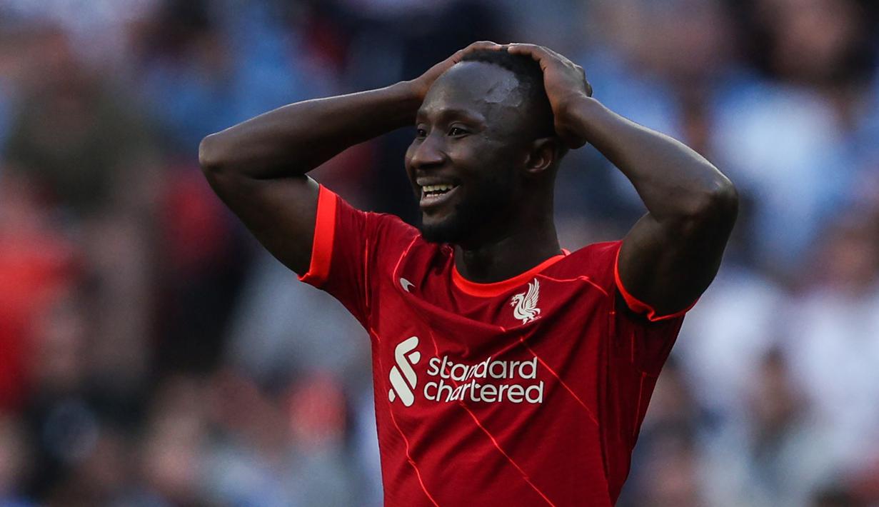 Naby Keita. Gelandang Guinea berusia 27 tahun ini akan mengakhiri kontrak 5 tahun bersama Liverpool pada akhir musim 2022/2023. Ia didatangkan pada awal musim 2018/2019 dari RB Leipzig dengan nilai transfer 60 juta euro. Hingga kini ia telah tampil dalam 111 laga bareng The Reds di semua ajang dengan torehan 11 gol dan 7 assist. Kabarnya ia diminati beberapa klub, seperti Barcelona, Liverpool dan Aston Villa. (AFP/Adrian Dennis)