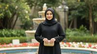 Gamis Abaya Hitam Straight Cut. Foto: Gemini