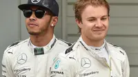 Dua pebalap Mercedes, Lewis Hamilton dan Nico Rosberg, bersaing ketat dalam perebutan gelar juara F1 2016. (BBC)