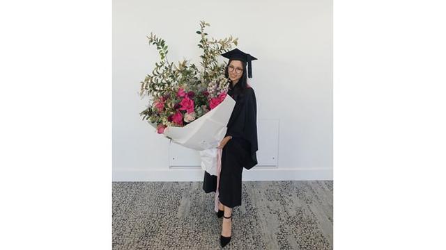 Wanita 24 tahun ini sebelumnya menempuh pendidikan di Australia dan berhasil meraih gelar Sarjana Desain Komunikasi.