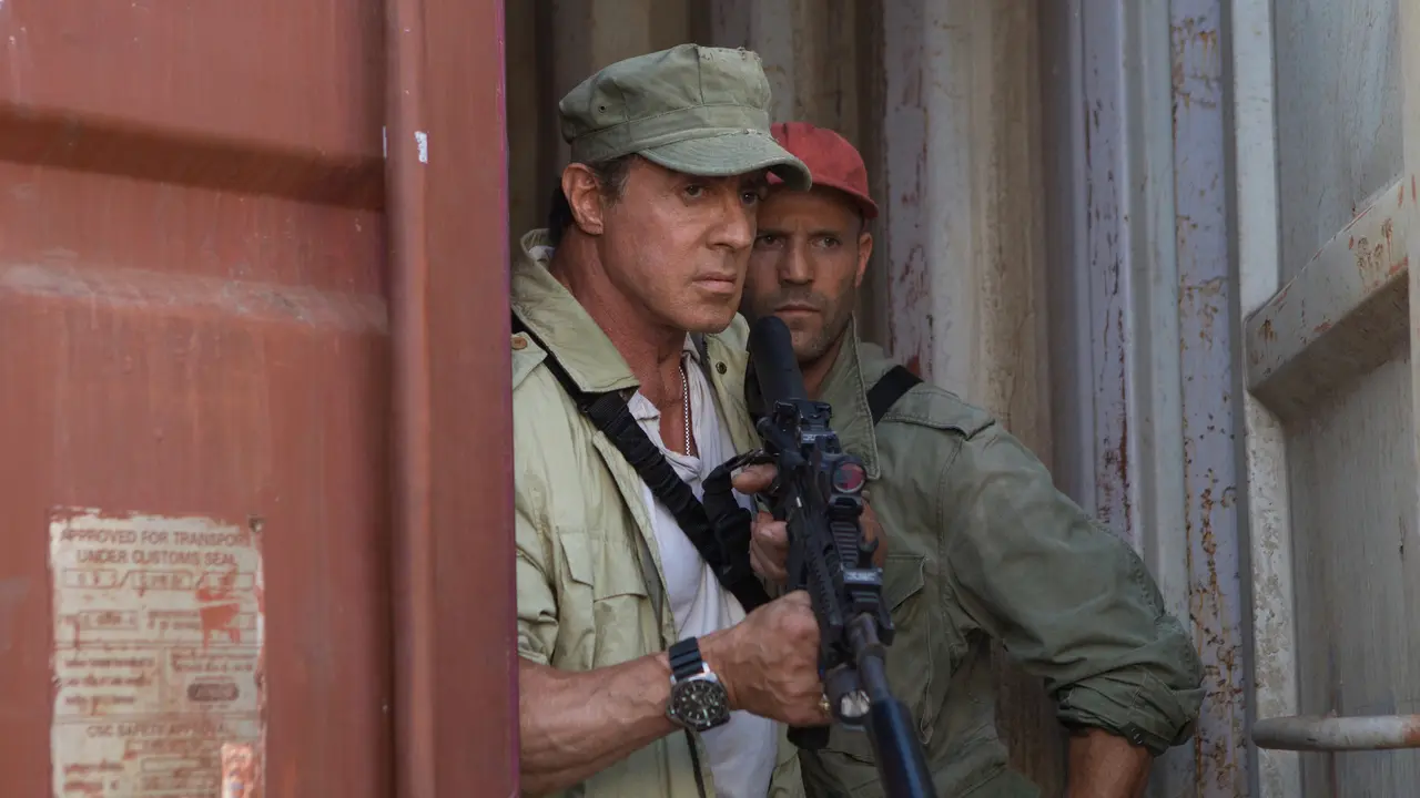 Sylvester Stallone (kiri) dan Jason Statham dalam The Expendables 3, 2014. (IMDb)