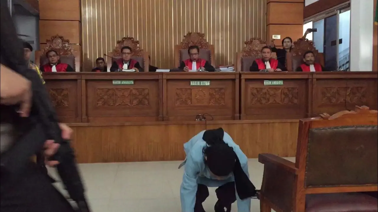 Aman Abdurrahman sujud syukur usai divonis mati
