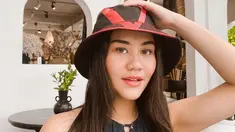 Sebagai seorang publik figur, tentu Aaliyah Massaid selalu memperhatikan penampilannya. Putri Reza Artamevia itu selalu tampil stylish di berbagai momen. Apalagi saat mengenakan topi, pesonanya kian terpancar.(Liputan6.com/IG/@aaliyah.massaid)