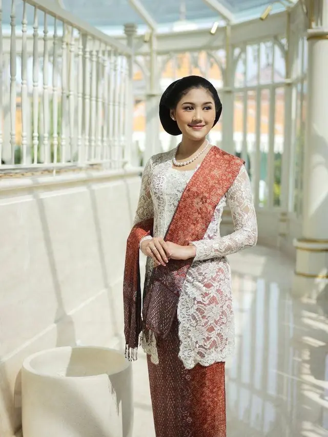 Potret Erina Gudono Tetap Cantik Kenakan Kebaya Sederhana, Dibuat Kurang dari 12 Jam