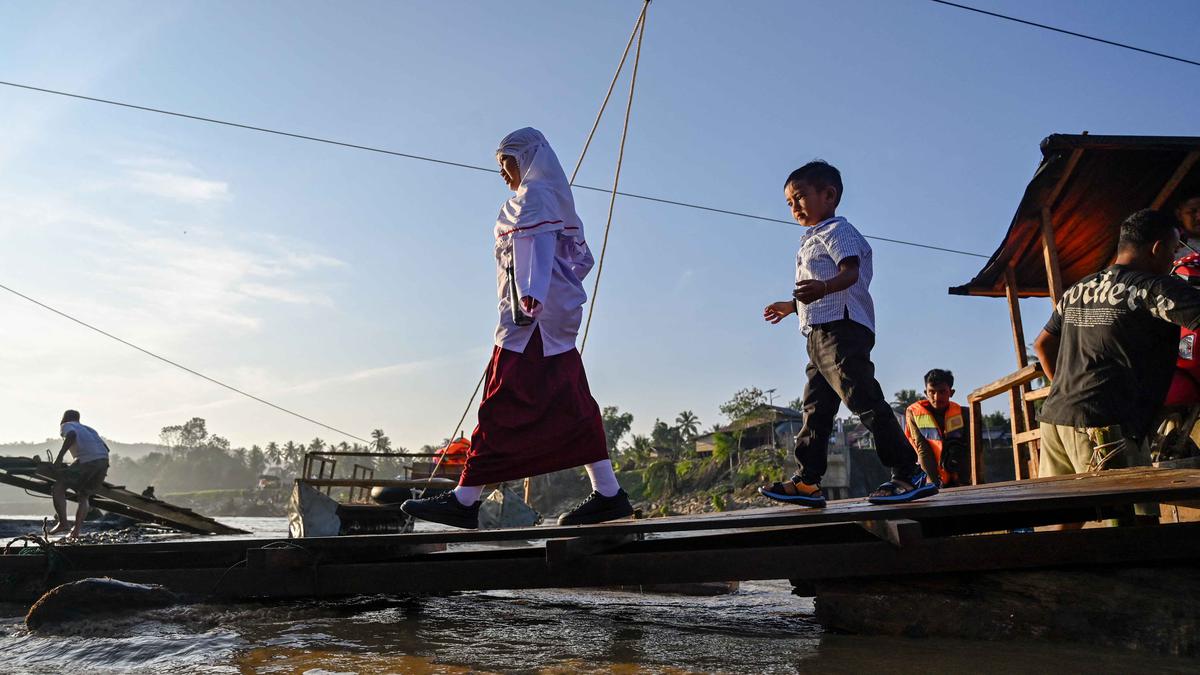 Pasca-Bencana, Anak anak di Bireuen Aceh Kembali ke Sekolah