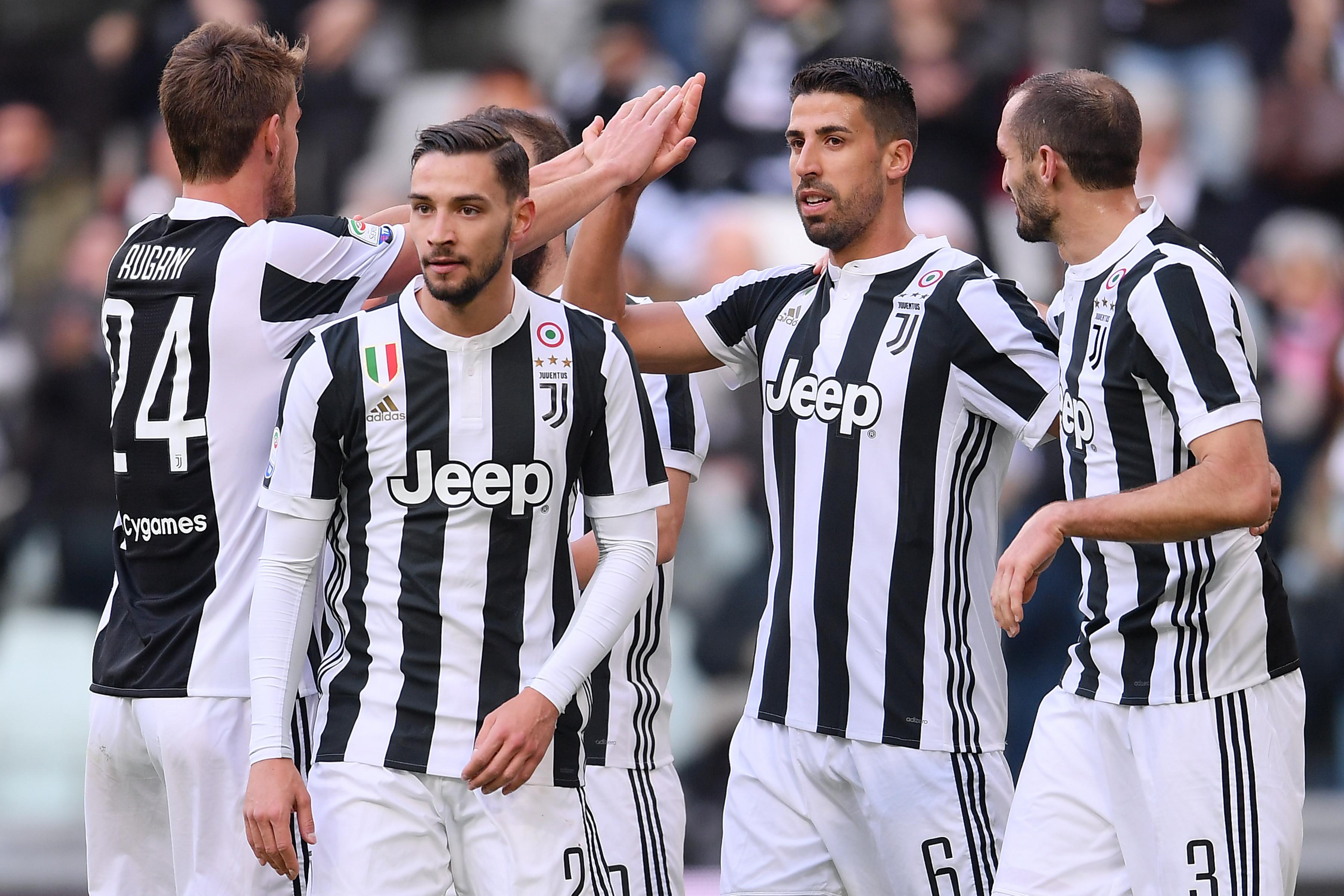 Sami Khedira turut menyumbang gol saat Juventus membantai Sassuolo (MARCO BERTORELLO / AFP)