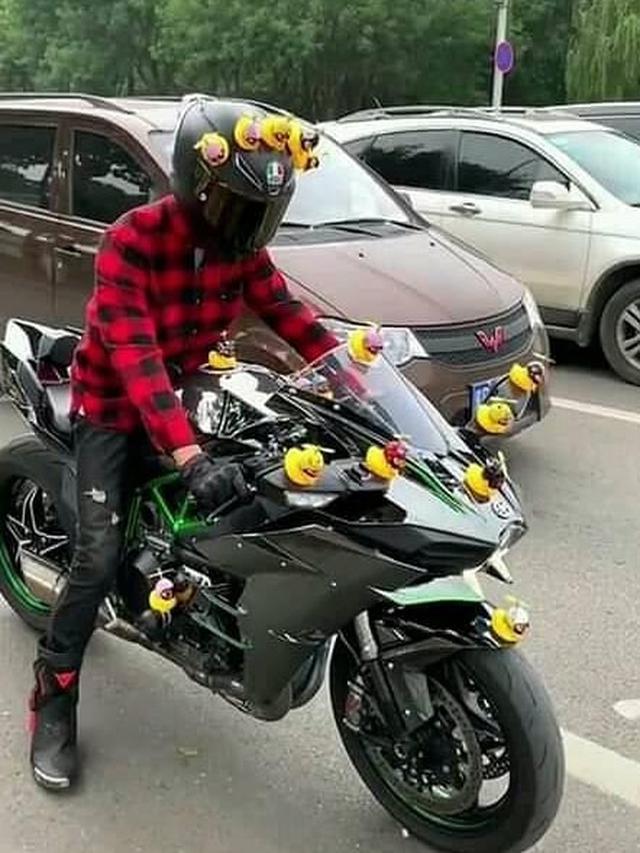 7 Potret Tingkah Kocak Pengendara Motor Ini Bikin Geleng-Geleng Kepala