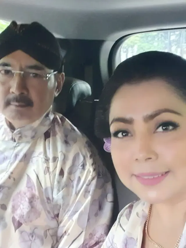 6 Potret Mayangsari Hadiri Pernikahan Danny Rukmana, Kompak dengan Keluarga Cendana