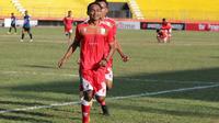 Gelandang Persis, Iman Budi Hernandi, setelah mencetak gol ke gawang Sulut United di Stadion Wilis, Madiun, Senin (29/7/2019). (Bola.com/Vincentius Atmaja)