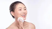 Dari Siang hingga Malam, Ini Tips Pilih Loose Powder agar Makeup Anti Longsor