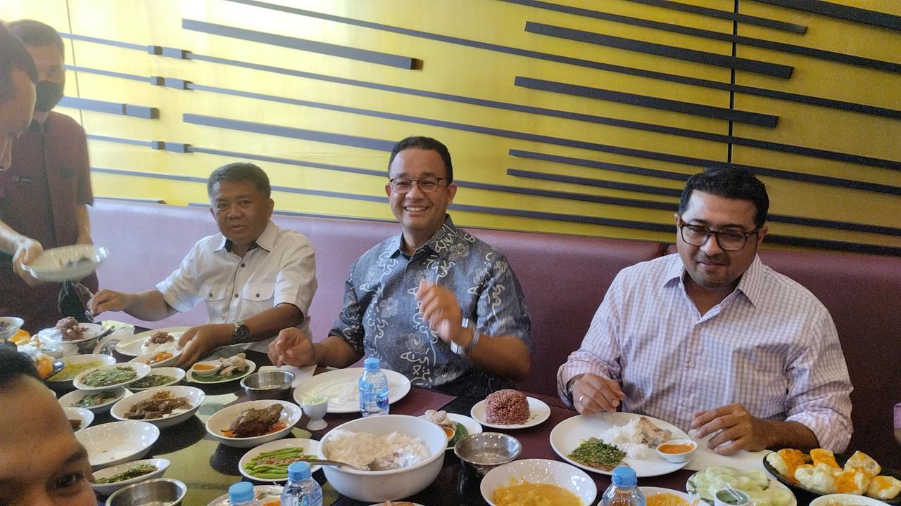 Anies Baswedan bertemu dengan tim kecil Koalisi Perubahan. Anies beserta elite Partai NasDem, Demokrat, dan PKS saat makan siang, Jumat (18/11/2022)