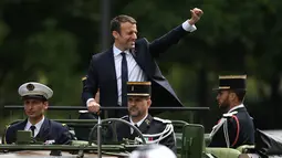 Emmanuel Macron resmi menjadi presiden Prancis ke 24 menggantikan Francois Hollande, Paris, Minggu (14/5). (AFP PHOTO / CHARLY TRIBALLEAU)