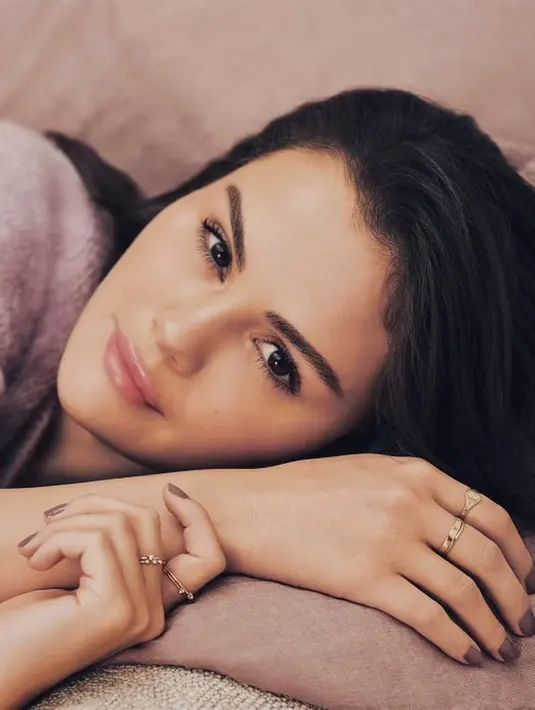 Keputusan Selena Gomez yang mengisyaratkan akan berhenti menjadi penyanyi ini langsung menjadi sorotan netizen. Pasalnya, dirinya juga terbilang sukses sebagai seorang musisi dengan berbagai lagu populernya.(Liputan6.com/IG/@selenagomez)