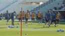 Pemain Timnas Inggris sedang berlatih untuk laga lanjutan Piala Dunia 2022 yang berlangsung di Al Wakrah Sports Complex, Qatar, Kamis (24/11/2022). (Bola.com/Ade Yusuf Satria)