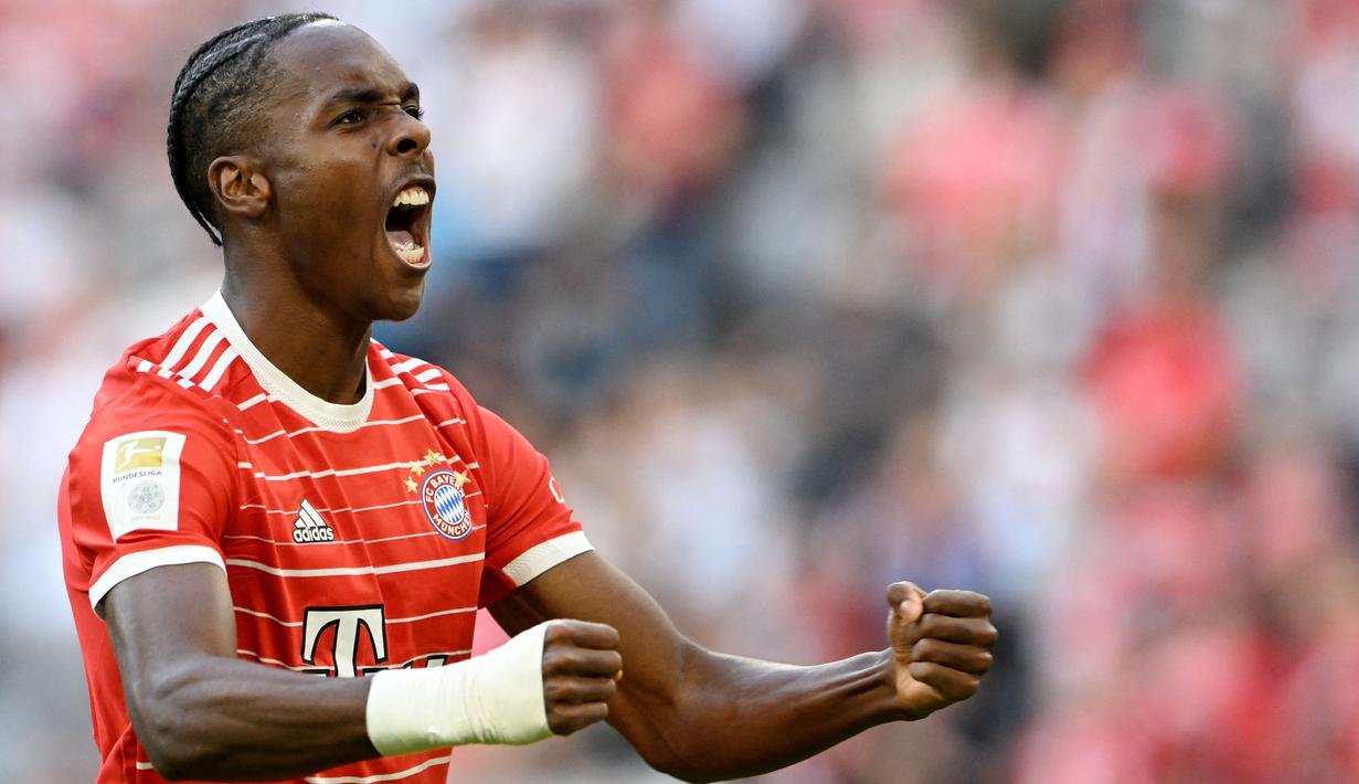 Penampilan apik Mathys Tel membuat Bayern Munchen mengontrak sang pemain sampai tahun 2025. Pemain muda asal Jerman itu mendapat gaji sebesar 65.600 pounds per pekan di Allianz Arena. (Photo by Christof STACHE / AFP)