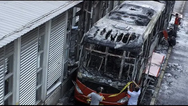 News Flash : Ahok Tidak Pakai Lagi Bus Transjakarta yang Sering Terbakar