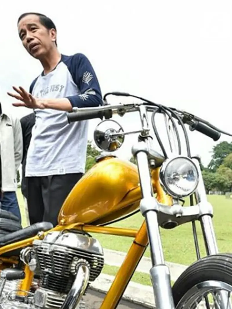 Lihat Kerennya Motor Chopper Berwarna Emas Milik Jokowi