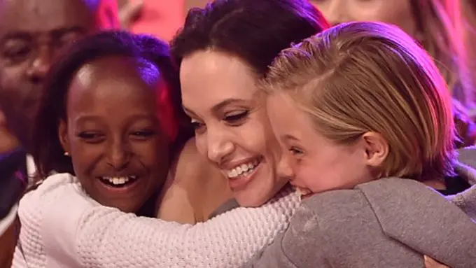 Ditengah kesedihan Brad Pitt, Angelina Jolie memiliki banyak waktu besama anak-anak untuk bersenang-senang. (AFP/Bintang.com)