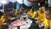 Pemprov Sumbar  menjamu masyarakat pers dan sejumlah menteri yang hadir di peringatan Hari Pers Nasional (HPN) dengan makan Bajamba.