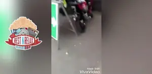 Tersebar video unik seorang warga sipil menilang polisi gara-gara hal ini..