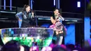 Konser Raya 31 Tahun Indosiar Luar Biasa menghadirkan deretan musisi papan atas, penyanyi lintas generasi, hingga bintang ajang pencarian bakat yang selama ini lekat dengan hati pemirsa. Tampak dalam foto, penampilan Duo Maia pada hari pertama malam puncak pertama Konser Raya 31 Tahun Indosiar Luar Biasa di Studio 6 Emtek City, Daan Mogot, Jakarta Barat, pada Sabtu (10/1/2026) malam. (Kapanlagi.com/Budy Santoso)