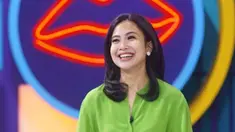 Apes menimpa Feni Rose setelah berkonflik dengan mantan pengacara Bharada E, Deolipa Yumara. Tak tanggung-tanggung, Feni Rose dipolisikan atas dugaan pencemaran nama baik. Tak henti sampai di situ, Deolipa Yumara menyebut presenter Rumpi No Secret sangat layak diblokir dari dunia pertelevisian Tanah Air. Hingga kini, Feni Rose belum bereaksi. Hanya lempar senyuman di medsos. (Foto: Dok. Instagram @fenirose)