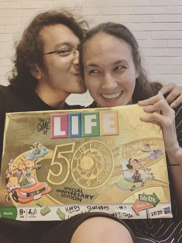 6 Selebriti Ini Dapat Kado Unik dari Pasangan saat Ulang Tahun, Ada Anak Sapi