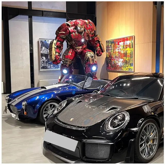 6 Potret Ahmad Sahroni Bareng Patung Iron Man Koleksinya, Kini Tinggal Kenangan