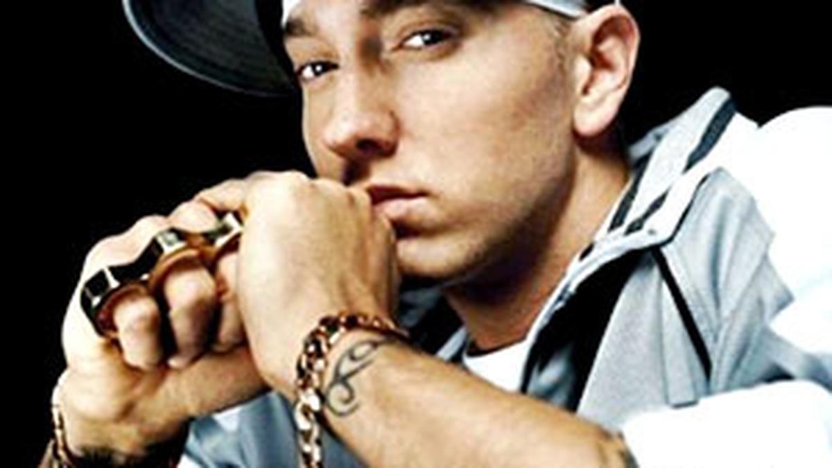 Eminem Penyanyi Terlaris pada Dekade Terakhir