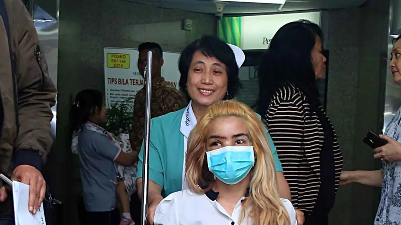 [Bintang] Sheila Marcia keluar RS