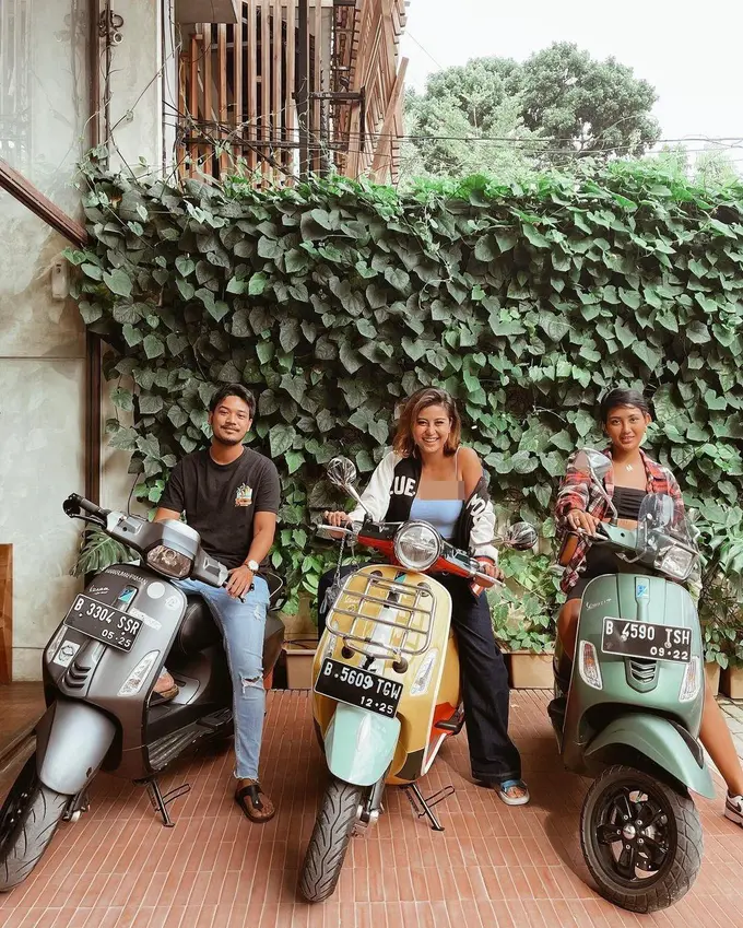 awkarin vespa