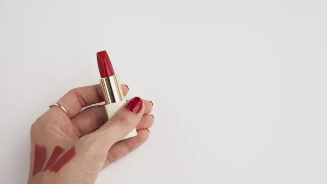 Ilustrasi Lipstik Merah