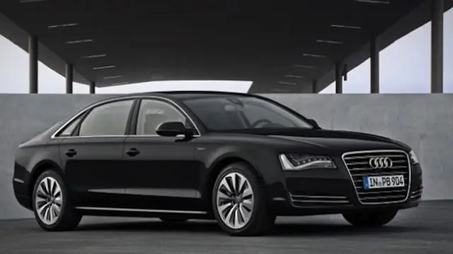 mobil-audi-a8-140125b.jpg