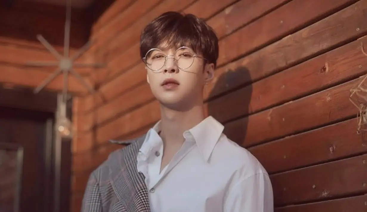 Bahkan Lay juga tidak dapat berpratisipasi saat EXO comeback lantaran jadwalnya berbenturan. (Foto: Soompi.com)