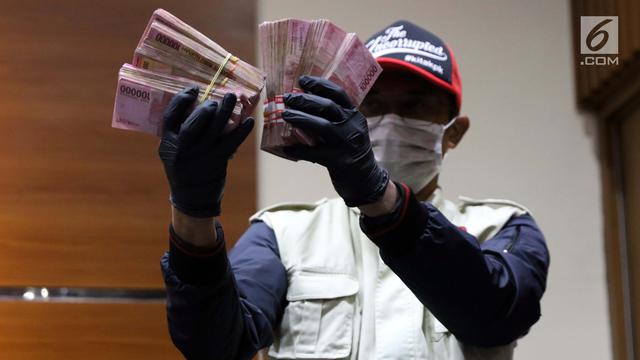 KPK Tunjukkan Barang Bukti OTT Bupati Kudus