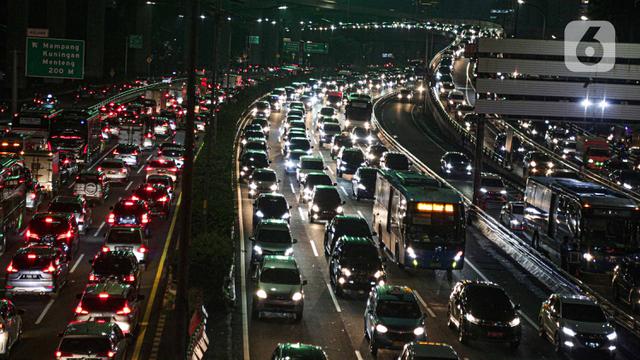 FOTO: Pegawai WFO, Jalanan Ibu Kota Kembali Macet