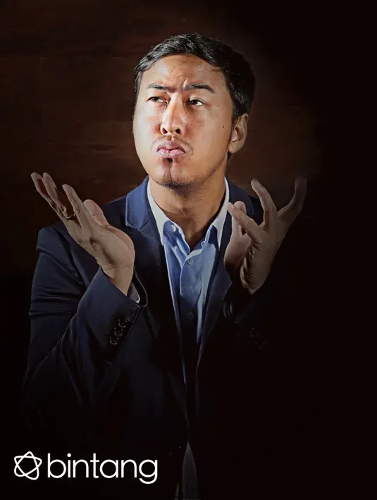 Banyak suka duka yang dirasakan Pandji selama melakukan tur dunia, mulai dari ditolak sponsor, mengurus visa Amerika yang hampir gagal, sampai ditahan oleh pihak keamanan bandara. (Andy Masela/Bintang.com)