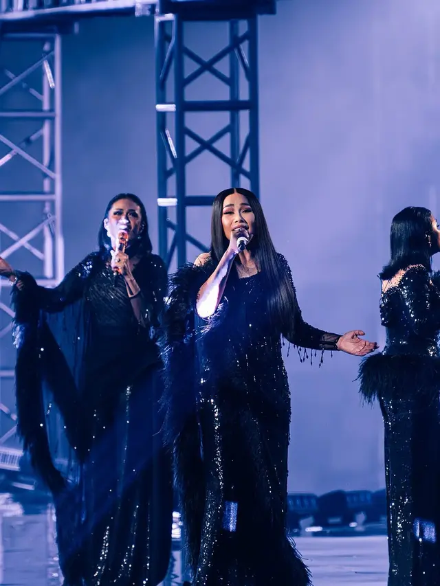 Gaya Kompak Tiga Diva Krisdayanti, Ruth Sahanaya, dan Titi DJ  di Satu Panggung, Tampil Energik di Usia 50an